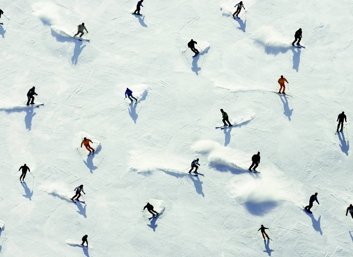 Canvas 0276 80×110 skiers