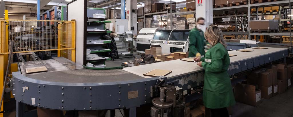 Design artigianale
e produzione
industriale italiana.